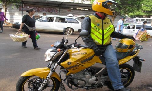 PARAGWAJ / Paragwaj / Ciudad del Este / Moto taxi      Paragwaj