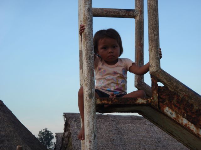 Zdjęcia: 8 godzin łodzią od Iquitos, Iquitos, młoda Indianka, PERU Zdjęcia: 8 godzin łodzią od Iquitos, Iquitos, młoda Indianka, PERU