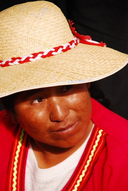 Zdjęcia: okolice Puno, Okolice Puno, Młoda mieszkanka okolic Puno. Peru. Wrzesień 2009, PERU Zdjęcia: okolice Puno, Okolice Puno, Młoda mieszkanka okolic Puno. Peru. Wrzesień 2009, PERU