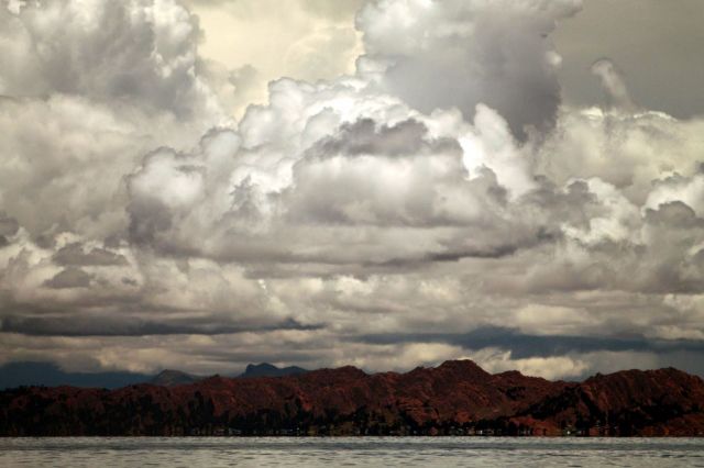 Zdjęcia: jezioro Titicaca, jezioro Titicaca, chmury zbierają się nad Titicaca..., PERU Zdjęcia: jezioro Titicaca, jezioro Titicaca, chmury zbierają się nad Titicaca..., PERU