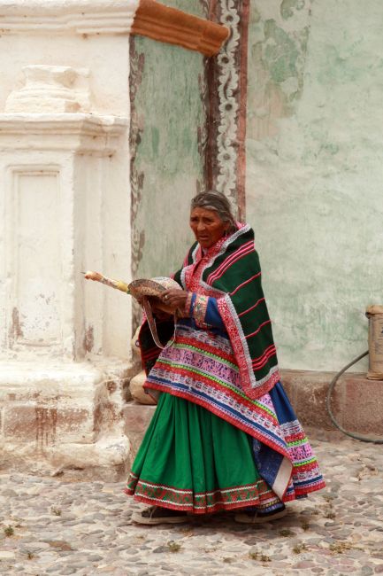 Zdjęcia: Kordyliery, Andy, Elegantka...po mszy, PERU Zdjęcia: Kordyliery, Andy, Elegantka...po mszy, PERU