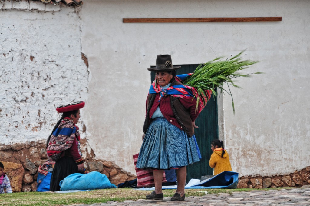 Zdjęcia: Chinchero, Cusco , Co Peruwianki noszą w mantach?, PERU Zdjęcia: Chinchero, Cusco , Co Peruwianki noszą w mantach?, PERU