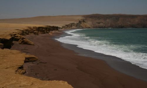 Zdjecie PERU / Paracas / Paracas / Czerwona plaza