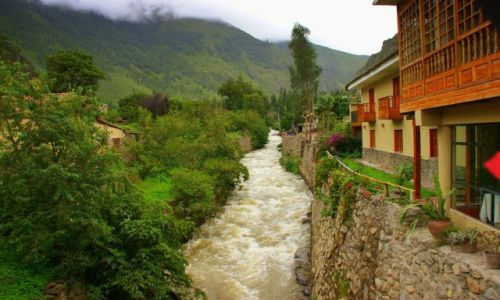 Zdjecie PERU / OLLANTAYAMBO / OLLANTAYAMBO / Rzeczka 