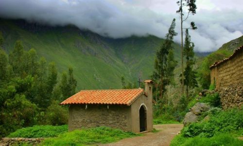 Zdjęcie PERU / Ollantayambo / Ollantayambo / Wiejski  kościółek