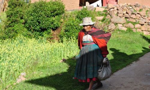 Zdjęcie PERU / TITITACA  / Wysepka na jeziorze Tititaca / indianka