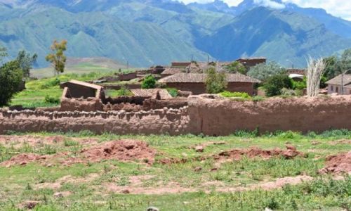 Zdjęcie PERU / okolice Cusco / Andy w okolicach  / wioska pod Andami