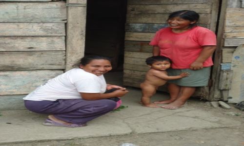 Zdjcie PERU / Madre de Dios / Pilcopata / Indiaska rodzina