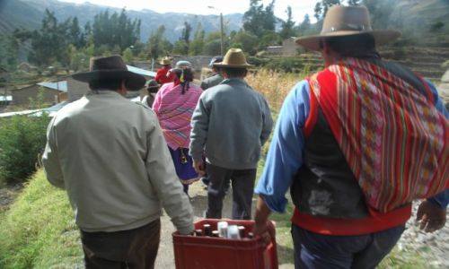 Zdjcie PERU / Arequipa / Cahuana / zostalimy wczeni do witecznego przemarszu