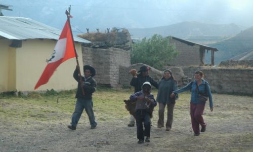 Zdjcie PERU / Arequipa / Cahuana / Taniec w ok kocioa z kogutem