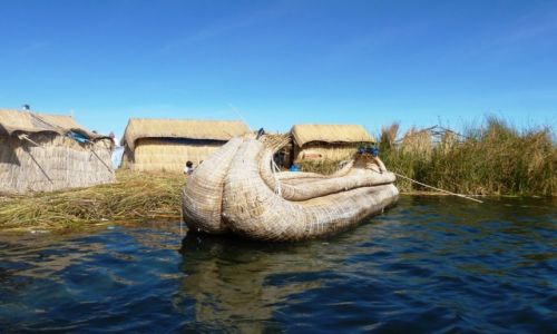 Zdjęcie PERU / Titicaca / wyspy Uros / Trzcinowa łódka