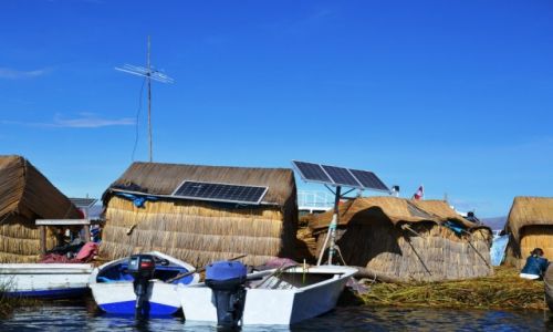Zdjecie PERU / Jezioro Titicaca / Wyspy Uros / Nowoczesno w domu i zagrodzie...
