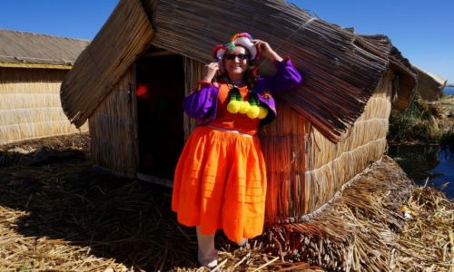 Zdjecie PERU / Na jeziorze Titicaca / Wyspy Uros. / W rodzimym stroju kobiet z Uros.