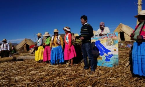 Zdjecie PERU / Na jeziorze Titicaca / Wyspa Uros / Mieszkacy wysp Uros, prezentacja