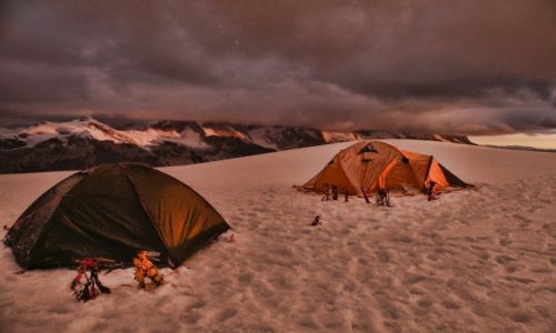 Zdjcie PERU / Huaraz / Cordillera Blanca  / 2 baza w drodze na szczyt Tocllaraju 