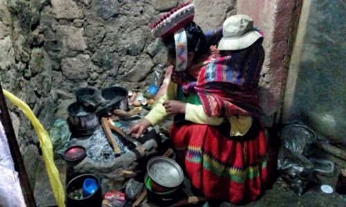 Zdjecie PERU / Cusco / Huacahuasi / Gotowanie w andyjskiej wiosce
