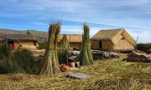 Zdjcie PERU / - / Jezioro Titicaca, wyspa Uros / Indiaskie chaupki na Uros