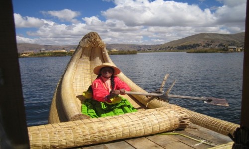 Zdjcie PERU / Titicaca / Uros / Mieszkanka Uros