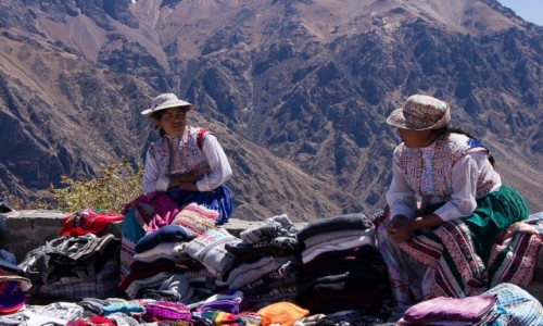 Zdjecie PERU / Arequipa / Cruz del Condor / Siedzimy gadamy...