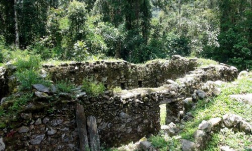Zdjcie PERU / Vilcabamba / Vilcabamba / Fragmenty budynkw w Wielkiej Vilcabambie  wybudowane z nieobrobionych kamien,i,