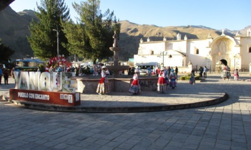 Zdjcie PERU / Arequipa / Yanque / Pueblo Yanque Plaza de Armas