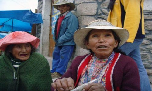 Zdjęcie PERU / Przy granicy z Boliwią / Miasteczko LA CARERA / ;Z cyklu kobiety: