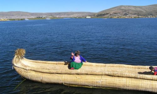 Zdjęcie PERU / brak / jez. Titicaca / trzcinowa łódź