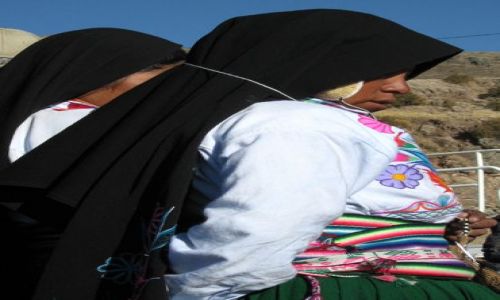 Zdjęcie PERU / Puno - Jez Titicaca / Wyspa Amantani / kobieta z wyspy Amantani