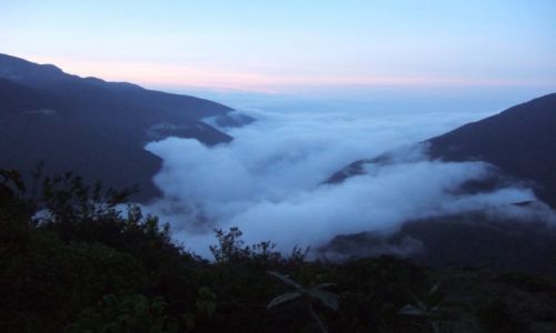 Zdjęcie PERU / brak / Park Narodowy Manu / Mgła nad dżunglą po zachodzie słońca