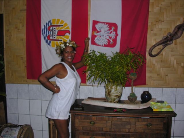 Zdjęcia: Retsauracja Hibiskus, Raiatea, Helen i piękne flagi, POLINEZJA FRANCUSKA Zdjęcia: Retsauracja Hibiskus, Raiatea, Helen i piękne flagi, POLINEZJA FRANCUSKA