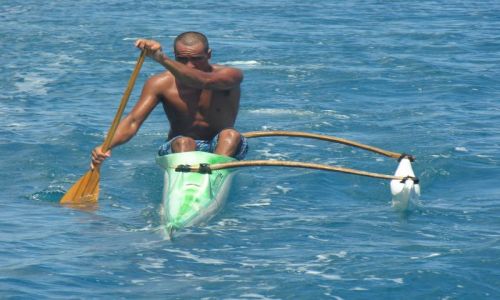 Zdjcie POLINEZJA FRANCUSKA / Raiatea / Laguna / Miejscowy wiolarz