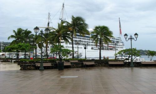 Zdjęcie POLINEZJA FRANCUSKA / Tahiti / Papeete / Port yachtowy i pasażerski