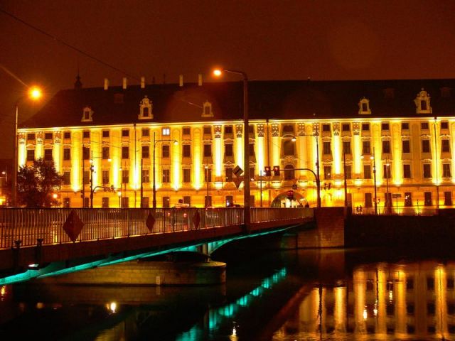 Zdjęcia: WROCŁAW, DOLNY ŚLĄSK-WROCŁAW, UNIWERSYTEK WROCŁASKI-PRZEGLĄDA SIĘ W ODRZE, POLSKA Zdjęcia: WROCŁAW, DOLNY ŚLĄSK-WROCŁAW, UNIWERSYTEK WROCŁASKI-PRZEGLĄDA SIĘ W ODRZE, POLSKA