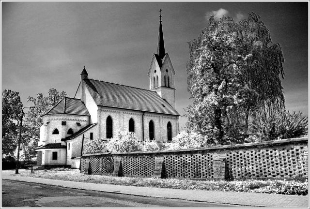 Zdjęcia: WROCŁAW-LEŚNICA, dolnyśląsk, Kościół Św. Krzyża, POLSKA Zdjęcia: WROCŁAW-LEŚNICA, dolnyśląsk, Kościół Św. Krzyża, POLSKA