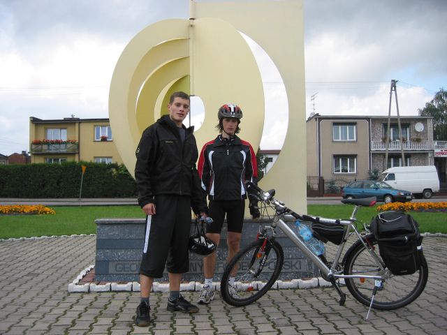 Zdjęcia: Geometryczny Środek Polski, Łódzkie, Marcin i ja w środku kraju, POLSKA Zdjęcia: Geometryczny Środek Polski, Łódzkie, Marcin i ja w środku kraju, POLSKA