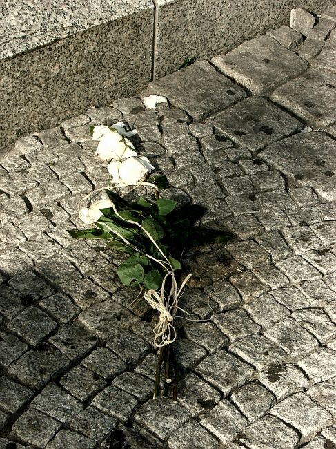 Zdjęcia: Wrocław, akt żalu po rozstaniu, POLSKA Zdjęcia: Wrocław, akt żalu po rozstaniu, POLSKA