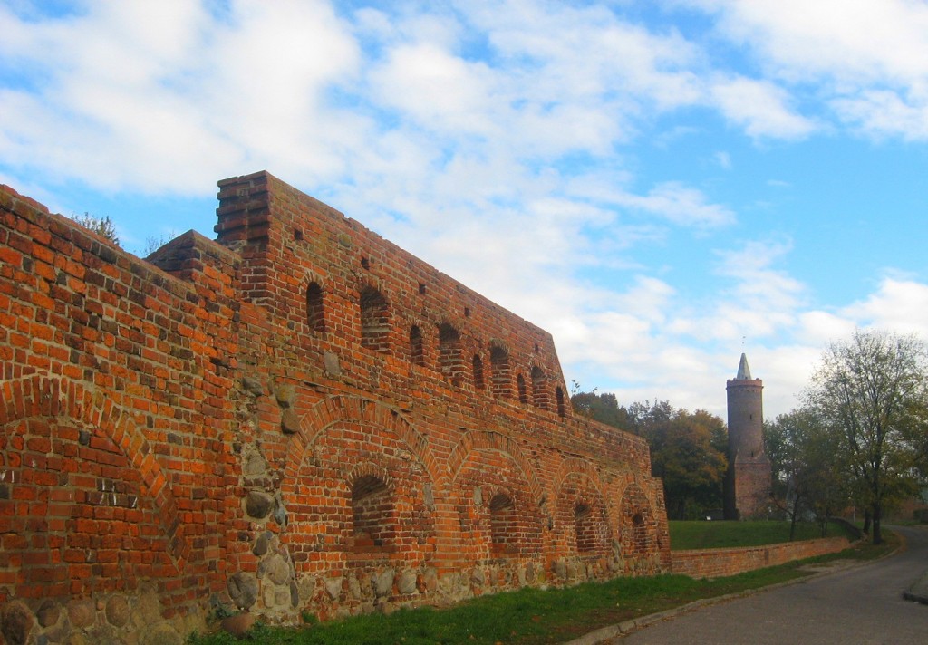 Zdjęcia: Stargard, zachodniopomorskie, mury obronne i baszta Białogłówka, POLSKA Zdjęcia: Stargard, zachodniopomorskie, mury obronne i baszta Białogłówka, POLSKA