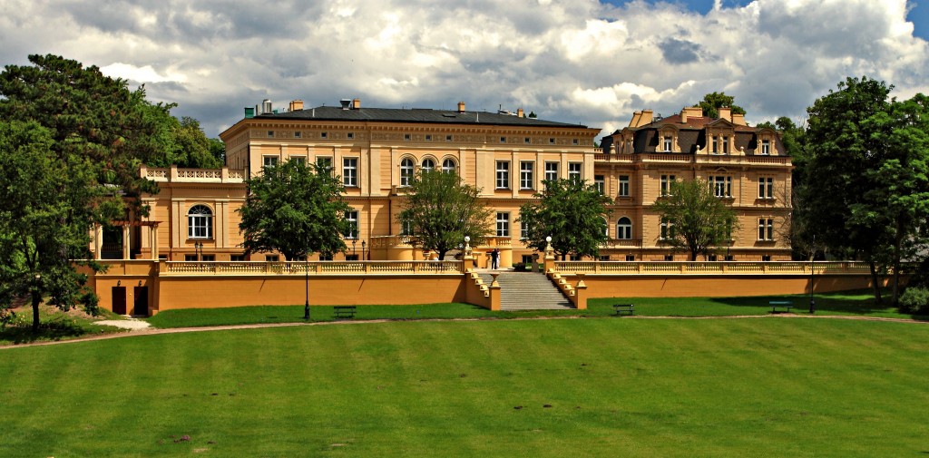 Zdjęcia: Ostromecko, Gmina Dąbrowa Chełmińska,, Nowy pałac w Ostromecku., POLSKA Zdjęcia: Ostromecko, Gmina Dąbrowa Chełmińska,, Nowy pałac w Ostromecku., POLSKA
