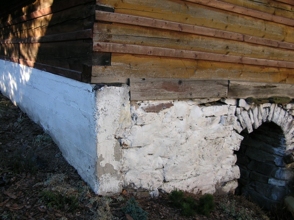 Zdjęcia: Zawoja Czatoża, Beskid Żywiecki, Charakterystyczna czatożańska piwniczka, POLSKA Zdjęcia: Zawoja Czatoża, Beskid Żywiecki, Charakterystyczna czatożańska piwniczka, POLSKA