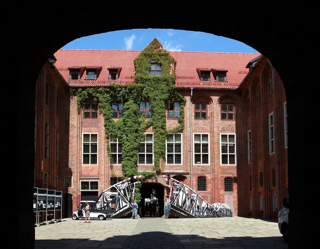 Zdjęcia: Rynek Staromiejski, Roruń, Dziedziniec Ratusza, POLSKA Zdjęcia: Rynek Staromiejski, Roruń, Dziedziniec Ratusza, POLSKA