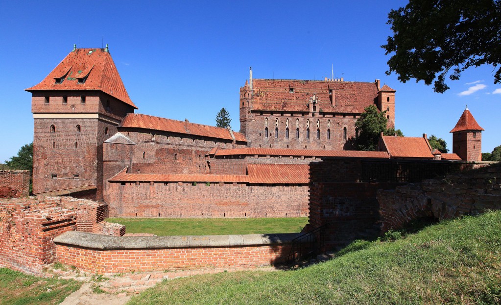 Zdjęcia: Widok zamku od strony południowo-wschodniej, Malbork, Gotycki zamek krzyżacki, POLSKA Zdjęcia: Widok zamku od strony południowo-wschodniej, Malbork, Gotycki zamek krzyżacki, POLSKA