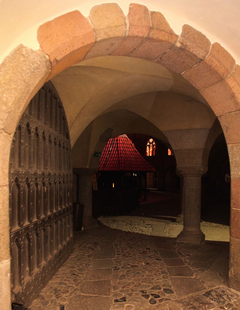 Zdjęcia: Gotycki zamek krzyżacki, Malbork, Brama na dziedziniec Zamku Wielkiego, POLSKA Zdjęcia: Gotycki zamek krzyżacki, Malbork, Brama na dziedziniec Zamku Wielkiego, POLSKA