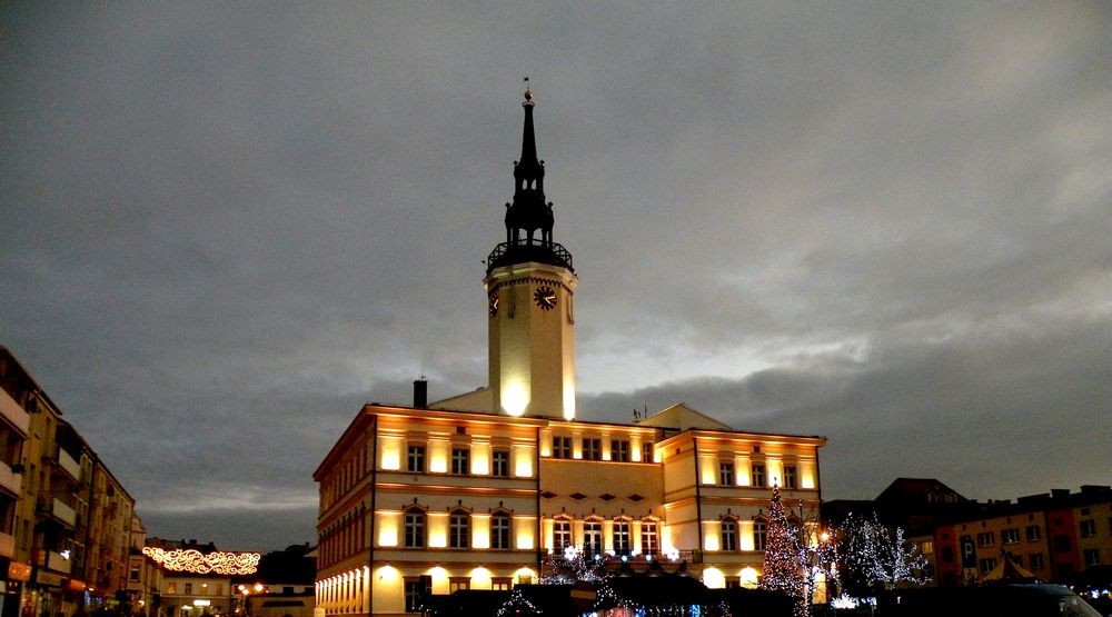 Zdjęcia: Strzelce Opolskie, opolskie, Ratusz  w zimowej szacie, POLSKA Zdjęcia: Strzelce Opolskie, opolskie, Ratusz  w zimowej szacie, POLSKA