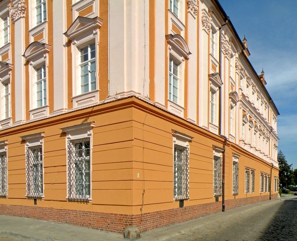 Zdjęcia: Nysa, opolskie, Pałac od strony dworu., POLSKA Zdjęcia: Nysa, opolskie, Pałac od strony dworu., POLSKA