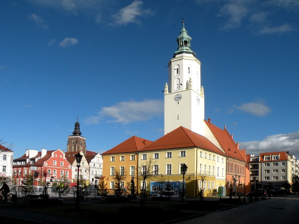 Zdjęcia: Namysłów, opolskie, Fragment rynku z ratuszem, POLSKA Zdjęcia: Namysłów, opolskie, Fragment rynku z ratuszem, POLSKA