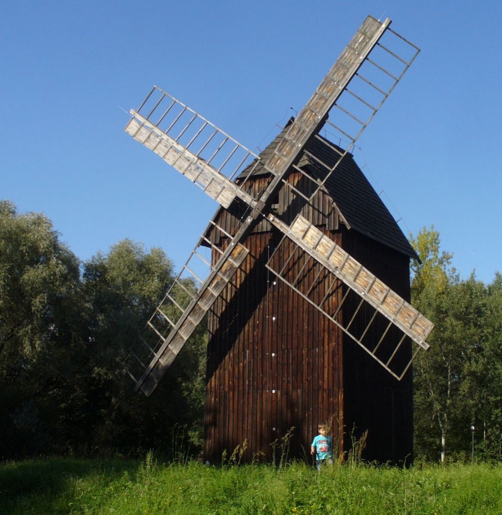 Zdjęcia: opole, opolskie, Chłopiec i wiatrak, POLSKA Zdjęcia: opole, opolskie, Chłopiec i wiatrak, POLSKA