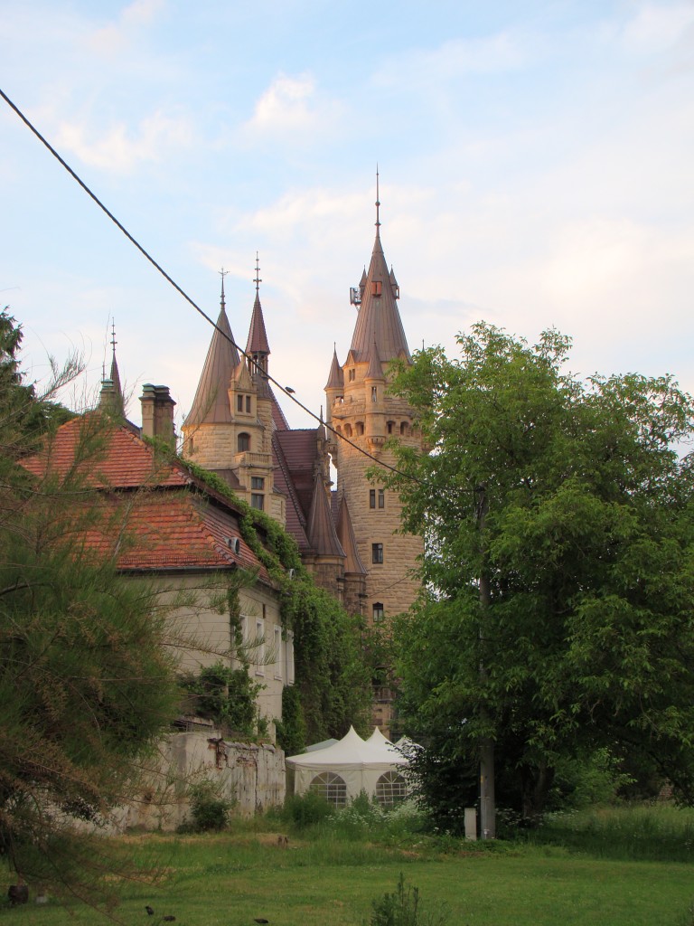 Zdjęcia: Moszna, Opolskie, Widok na zamek od strony stadniny, POLSKA Zdjęcia: Moszna, Opolskie, Widok na zamek od strony stadniny, POLSKA