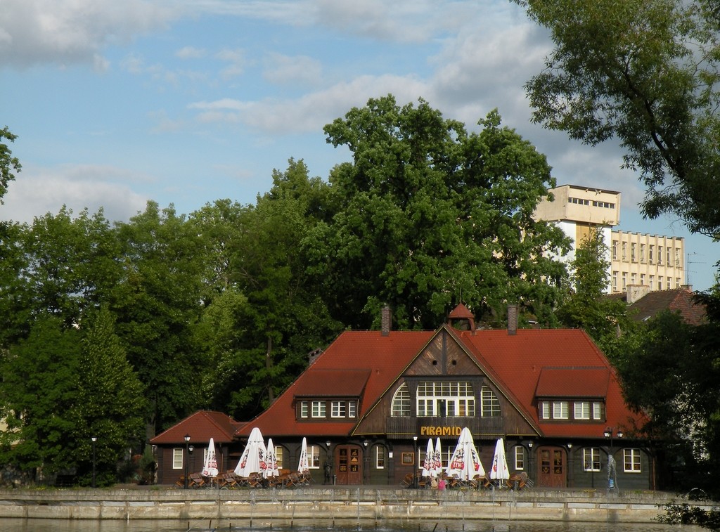 Zdjęcia: Opole, opolskie, Piramida przy stawku Barlickiego., POLSKA Zdjęcia: Opole, opolskie, Piramida przy stawku Barlickiego., POLSKA