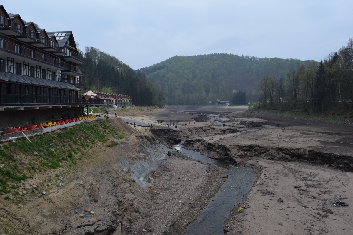 Zdjęcia: Zagórze Śląskie, Dolny Śląsk, Jeziorko Bystrzyskie bez wody:), POLSKA Zdjęcia: Zagórze Śląskie, Dolny Śląsk, Jeziorko Bystrzyskie bez wody:), POLSKA