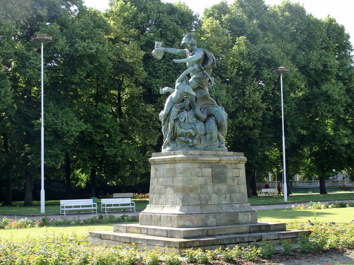Zdjęcia: Poznań-Park Wilsona, Wielkopolska, Rzeżba /Uwolnienie Andromedy przez Perseusza/1879r/, POLSKA Zdjęcia: Poznań-Park Wilsona, Wielkopolska, Rzeżba /Uwolnienie Andromedy przez Perseusza/1879r/, POLSKA